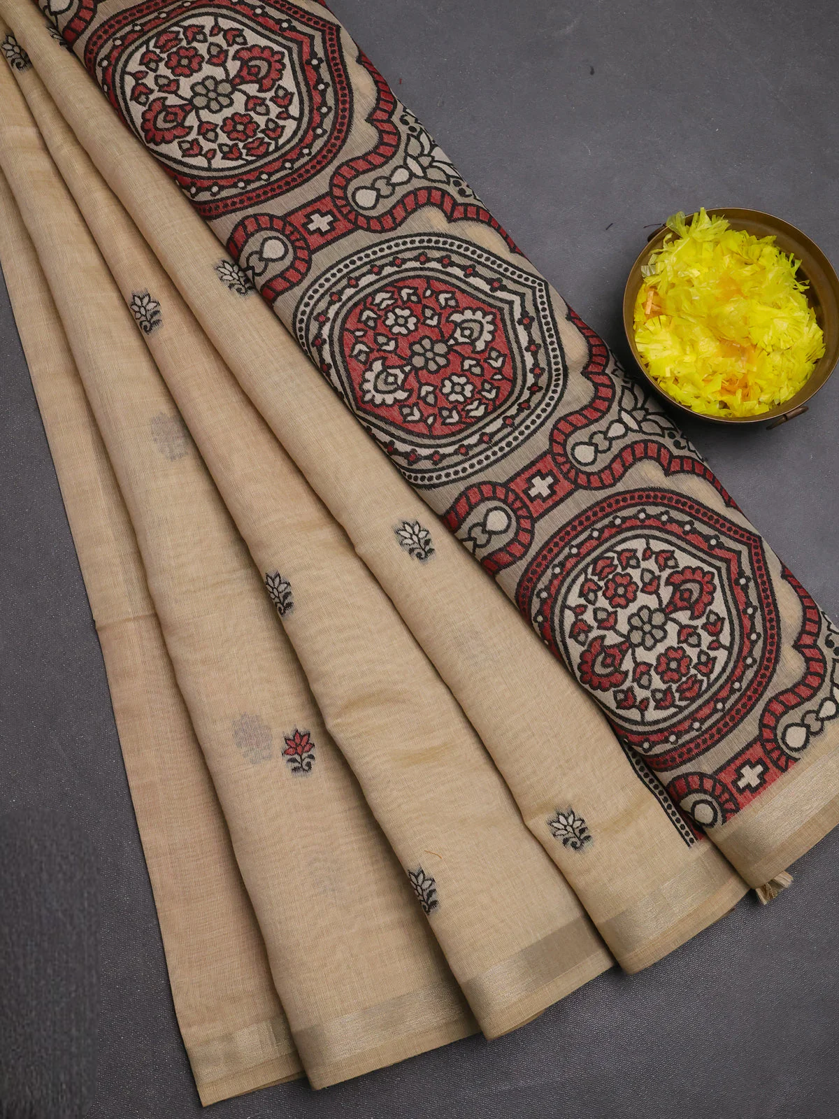 Beige Thread Woven Buttas Jamdhani Cotton Saree